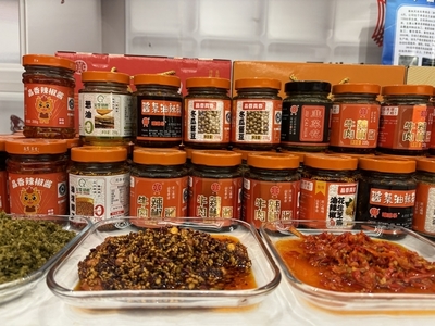 漢服、江米人、剪紙、面塑.&ldquo;山東手造&middot;創(chuàng)藝菏澤&rdquo;精品展共40個產(chǎn)品進行展銷